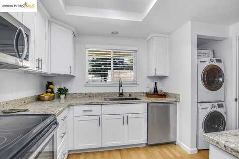 2587 Oak Rd, Walnut Creek, CA 94597