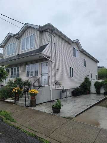 30 Winegar Lane, Staten Island, NY 10310