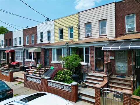 32 Gatling Place, Brooklyn, NY 11209