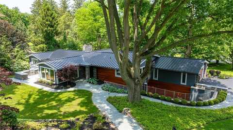 5 Elmwood Hill Lane, Brighton, NY 14610