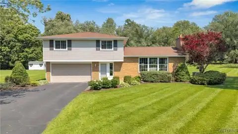8961 The Fairways, Clarence, NY 14031
