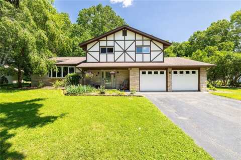 11 Woodhaven Drive, Penfield, NY 14625