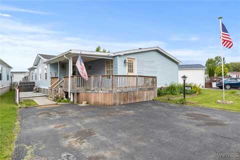 909 Hollywood Dr, Lockport, NY 14094