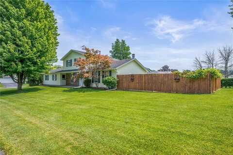 75 Red Rock Circle, Greece, NY 14626