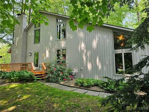 8807 Wandering Way, Lysander, NY 13027
