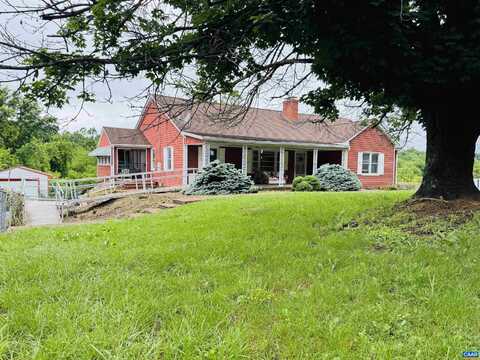 1820 SPRINGHILL RD, STAUNTON, VA 24401