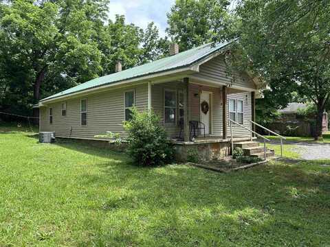 207 Spring St., Marshall, AR 72650