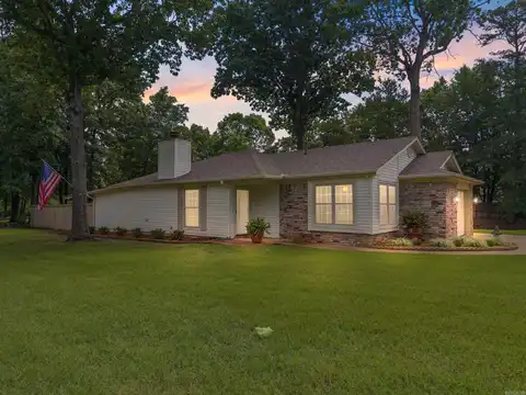101 Rolling Oaks Drive, Maumelle, AR 72113