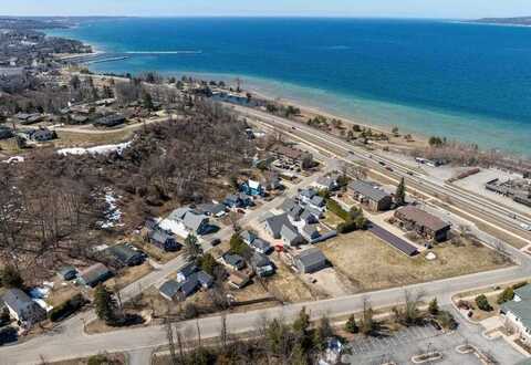135 BEAUBIEN, PETOSKEY, MI 49770