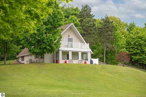 6921 CRAM ROAD, WILLIAMSBURG, MI 49690