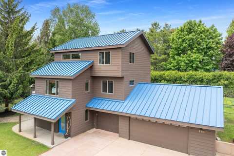 110 W TERRACE LANE COMMONS, LELAND, MI 49654