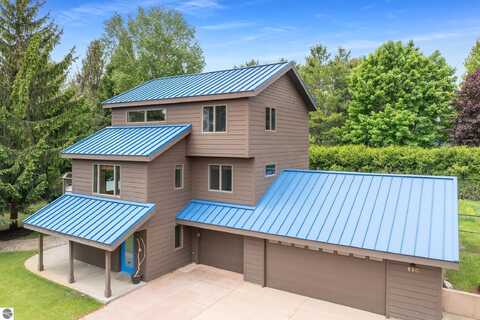 110 W TERRACE LANE COMMONS, LELAND, MI 49654