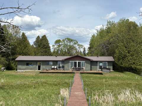 W11991 MIDDLE BEACH RD, NAUBINWAY, MI 49762