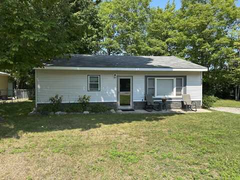 914 W CADILLAC STREET, MACKINAW CITY, MI 49701