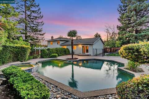 321 Chardonnay Cir, Clayton, CA 94517