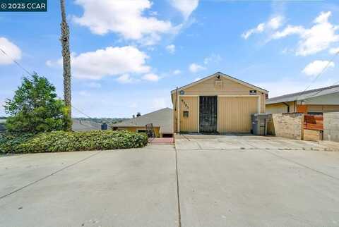 9305 Burr St, Oakland, CA 94605