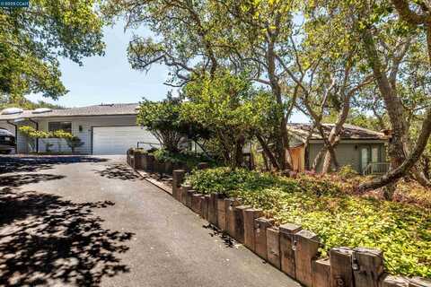 2640 Ernest Pl, Cambria, CA 93428