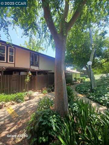5496 Roundtree Dr, Concord, CA 94521