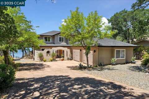 19107 N Shore Dr, Hidden Valley Lake, CA 95467