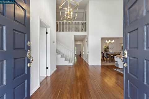 19 Via Barcelona, Moraga, CA 94556