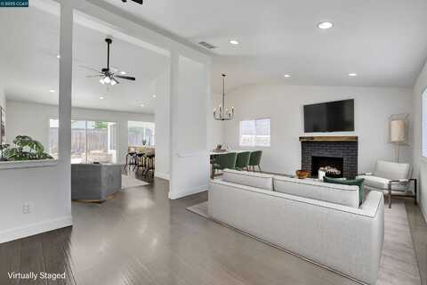 4780 Burgundy Dr, Oakley, CA 94561