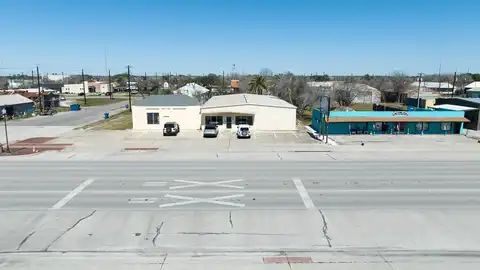 305 E Sinton Street, Sinton, TX 78387
