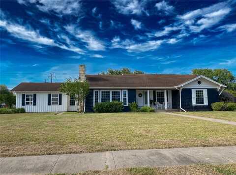 601 E Joyce Street, Bishop, TX 78343