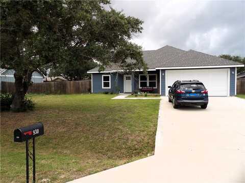 930 Redwood Avenue, Rockport, TX 78382
