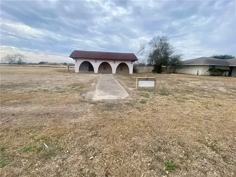 1312 E San Patricio Avenue, Mathis, TX 78368