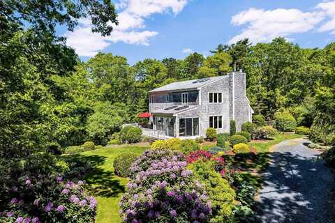 17 Claus Way, Marstons Mills, MA 02648