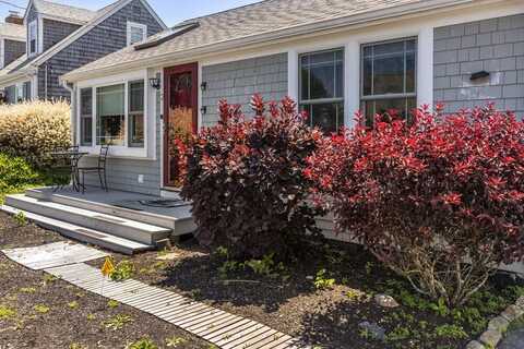 2 Feake Avenue, Sandwich, MA 02563