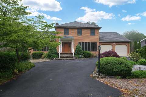 51 Manitoba Road, Mashpee, MA 02649