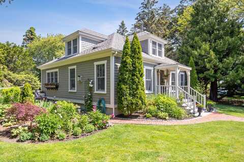 19 Willow Street, Sandwich, MA 02563