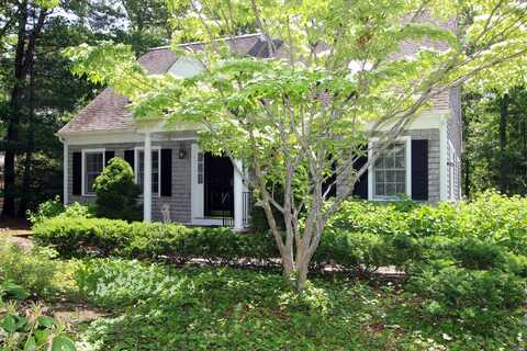 18 Periwinkle Lane, Mashpee, MA 02649
