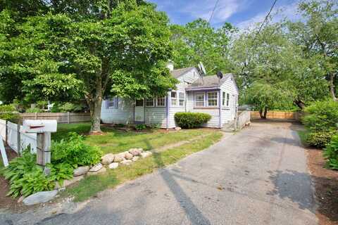 91 Baxter Road, Hyannis, MA 02601