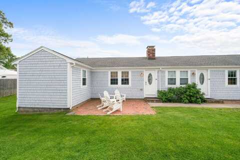 90 W Broadway Street, West Yarmouth, MA 02673