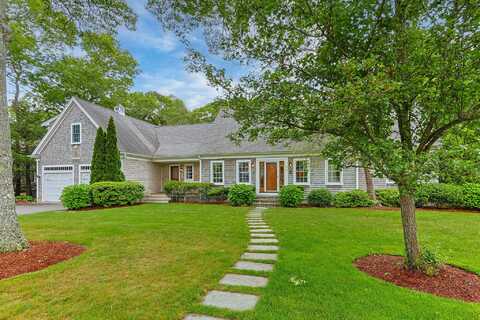 19 Angus Way, Centerville, MA 02632
