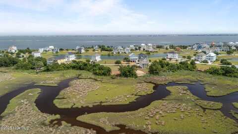 615 Cannonsgate Drive, Newport, NC 28570
