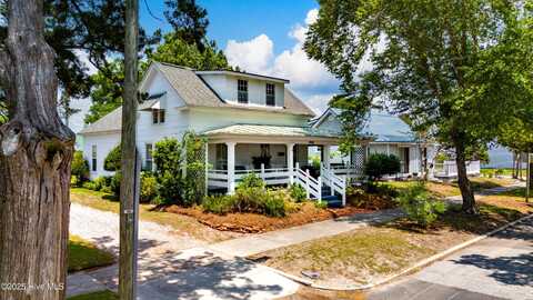 1402 Shepard Street, Morehead City, NC 28557