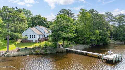 9 Creekside Woods Court, Swansboro, NC 28584