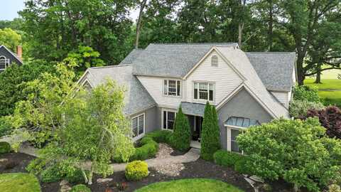 5695 Medallion Drive E, Westerville, OH 43082