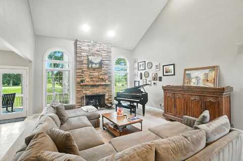 5695 Medallion Drive E, Westerville, OH 43082
