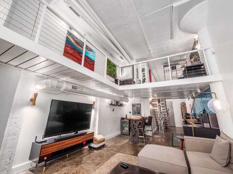 60 E Spring Street, Columbus, OH 43215