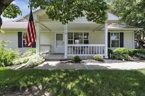 1318 Hillview Circle E, Newark, OH 43055