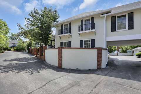 1631 Roxbury Road, Columbus, OH 43212