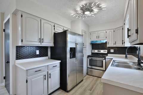 1235 Beechwood Road, Columbus, OH 43227