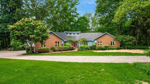 1801 Pleasantview Drive NE, Lancaster, OH 43130