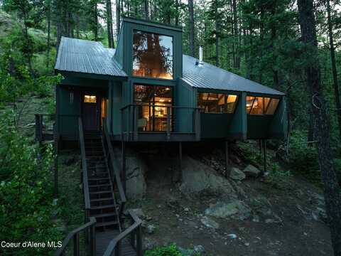 852 Woodland Dr, Sandpoint, ID 83864