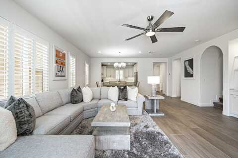 564 Calle Vibrante, Palm Desert, CA 92211