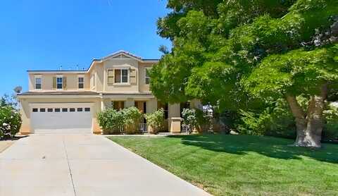 2300 Thorncroft Circle, Palmdale, CA 93551